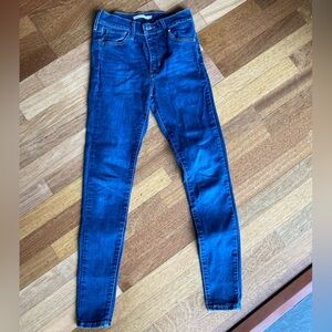720 High Rise Skinny Size 26 Levi’s
